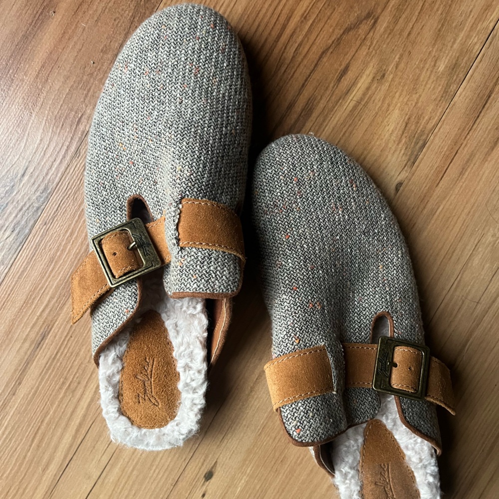 Zodiac || textured woven sherpa clogs